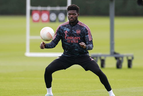 ตัวความหวัง! ปืน หวัง ปาร์เตย์ ฟิต บู๊  ยูงทอง